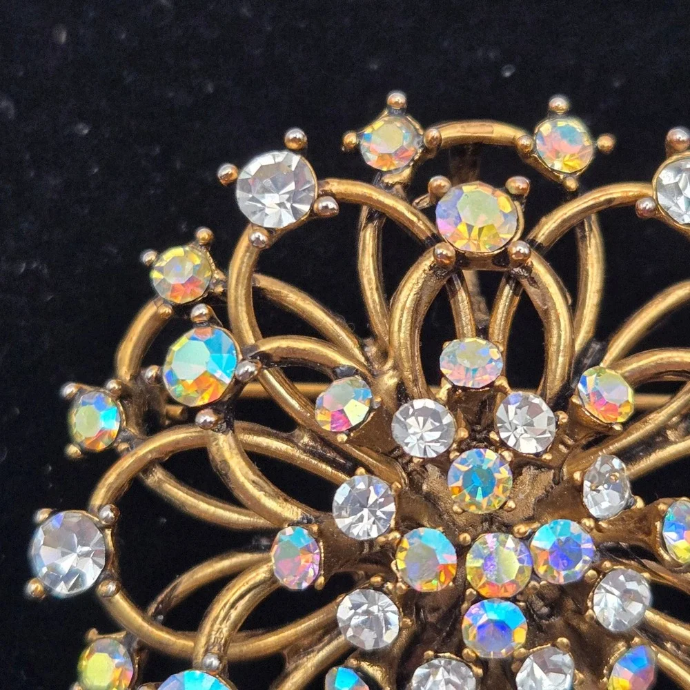 Vintage 60s Unbranded Brooch Gold Tone Aurora Borealis Rhinestone Floral Sunburs